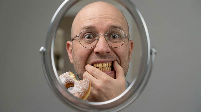 3D rendering of bleeding gums showing how can gum disease cause heart attack by letting bacteria enter blood